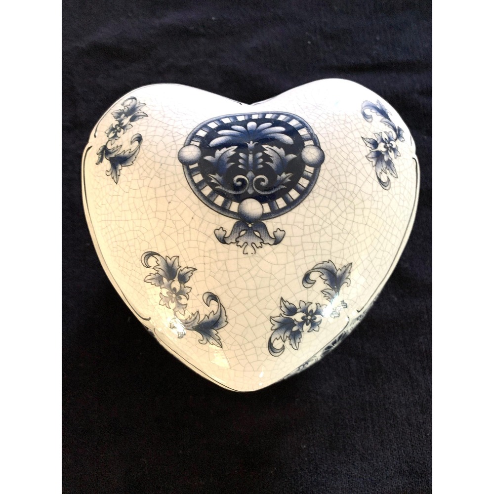 Heart shaped ceramic jewelry box VTG